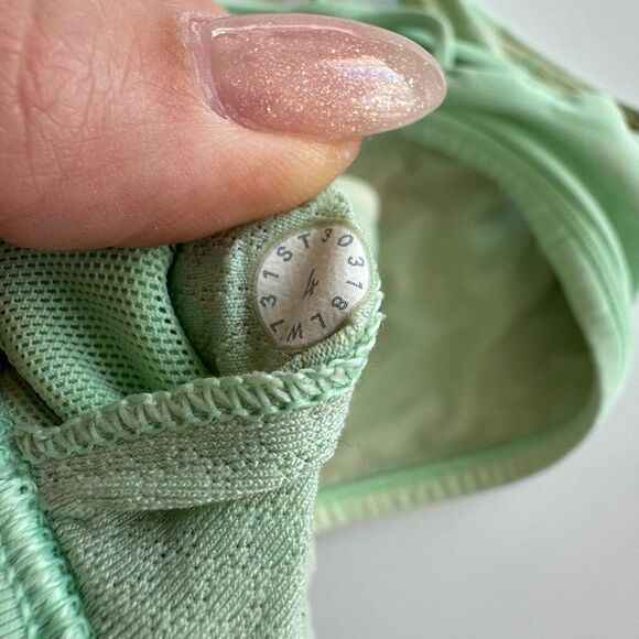 ✨$5/$25 Lululemon Free To Be Bra Wild Size 4 Small - Picture 7 of 7